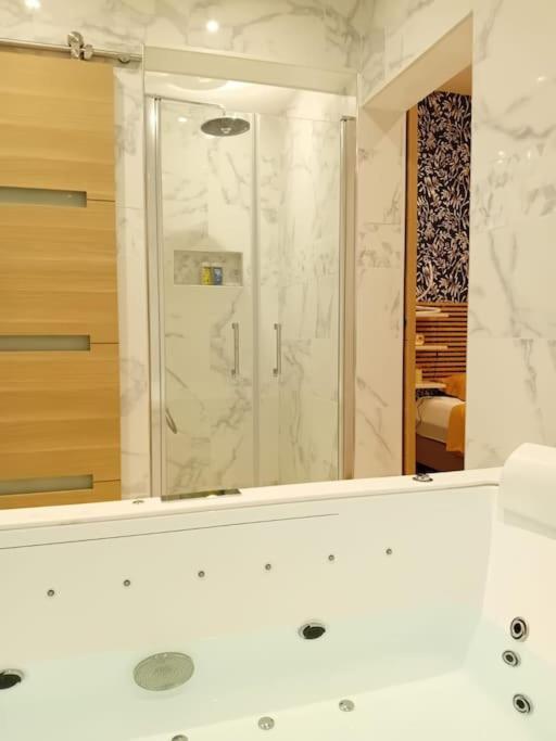 Maison Avec Jacuzzi - Louvres Proche Roissy Cdg - Paris エクステリア 写真