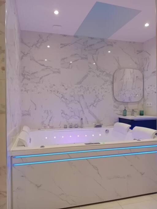 Maison Avec Jacuzzi - Louvres Proche Roissy Cdg - Paris エクステリア 写真